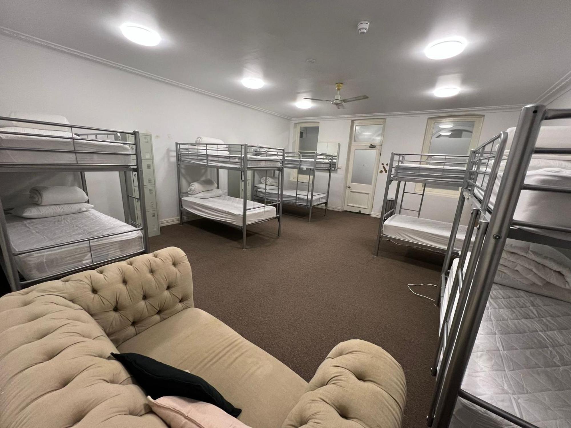 Wallaby Backpackers Hostel Perth - Note - Valid Passport Required To Check In - Kültér fotó